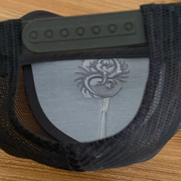 The Classics by Yupoong Men’s Adjustable Snapback Trucker Hat NWOT - Picture 4 of 6